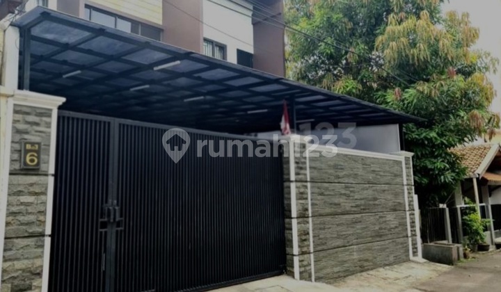 Quick Sale Ready-to-Live House in Meruya Ilir Area, West Jakarta Quick Sale Ready-to-Live House in Meruya Ilir Area, West Jakarta