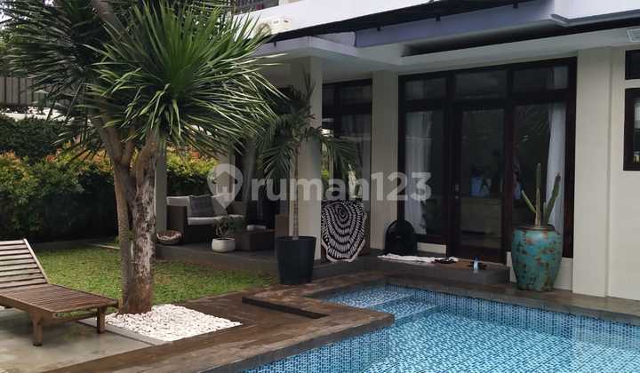 Sewa Rumah Mewah dengan Private Pool & Furnished Lokasi Strategis di Kemang, Jakarta Selatan 2
