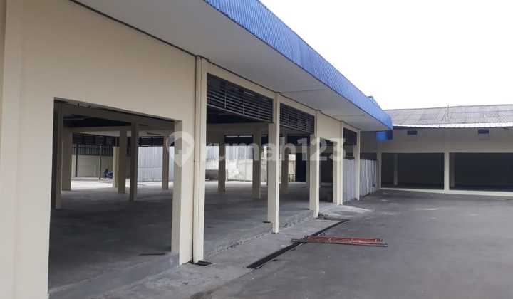 Well-Maintained Warehouse, Strategically Located, Just a Step Away from Tb Simatupang Toll Road in Pasar Rebo, East Jakarta
