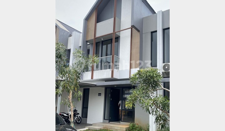 A comfortable 2-story house in the premium area of Yuthica Cluster, BSD - South Tangerang A comfortable 2-story house in the premium area of Yuthica Cluster, BSD - South Tangerang