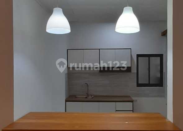 Nice House Ready to Occupy 2.5 Floors, Strategic Location in Srengseng Sawah, Jagakarsa - South Jakarta 2