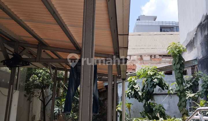 Rumah Luas Asri 2 Lantai Lokasi Strategis Dekat ke Blok M di Cilandak, Jakarta Selatan 1