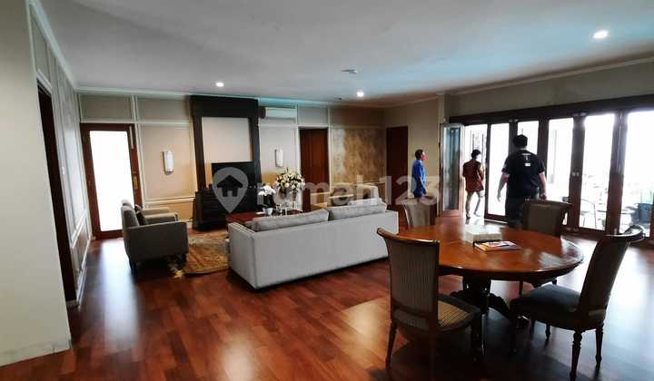 Sewa Rumah Bagus Ada Kolam Renang Lokasi Strategis di Dharmawangsa, Kebayoran Baru - Jakarta Selatan Sewa Rumah Bagus Ada Kolam Renang Lokasi Strategis di Dharmawangsa, Kebayoran Baru - Jakarta Selatan