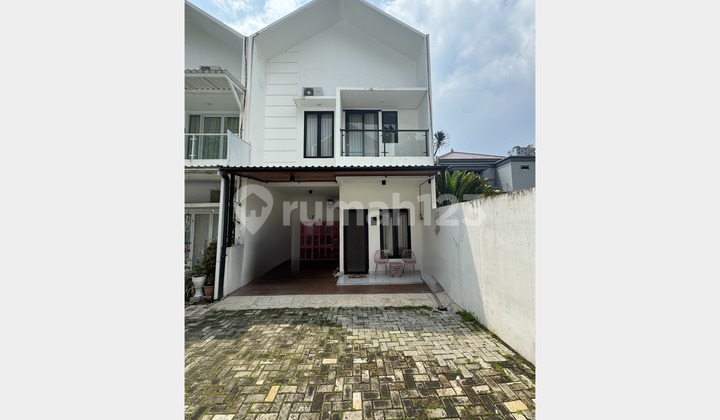 Fully-furnished 3-Story Comfortable & Strategic House in Cilandak, South Jakarta Fully-furnished 3-Story Comfortable & Strategic House in Cilandak, South Jakarta