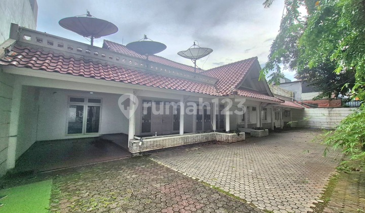 Rumah Cocok Untuk Kantor, Lokasi Strategis Parkir Luas.  2