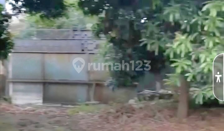 A large plot of land in Kebayoran Lama, South Jakarta, suitable for a cluster or boarding houses.