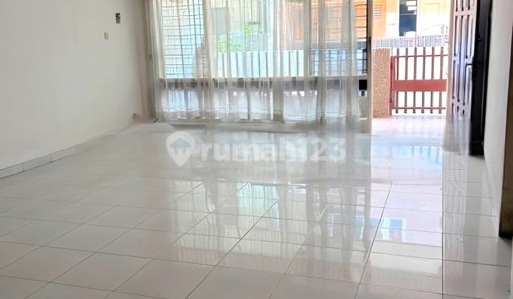 Rumah 2 Lantai Rapih Di Gunung Sahari Jakarta Pusat