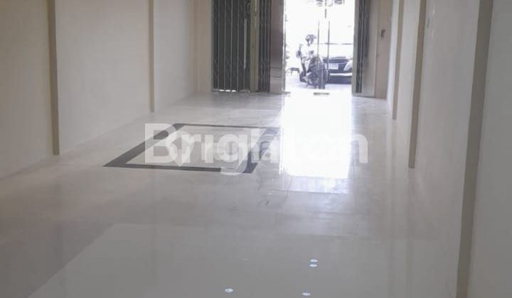 SHOPHOUSE IN KEBAYORAN LAMA