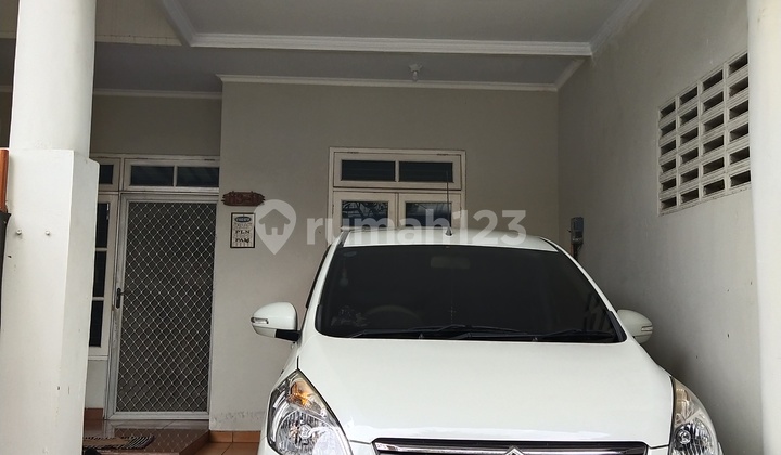 Rumah Cantik Siap Huni Yang Nyaman Dengan Bentuk Tiang Pilar Dan Dekat Akses Tol Di Metro Permata 1 Karang Tengah Kota Tangerang