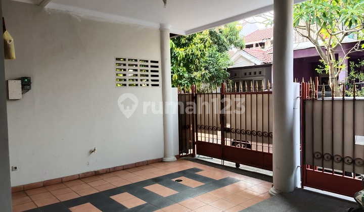 Semi-furnished Ready-to-Occupy Comfortable Home with Pillar Design and Close to Toll Access in Metro Permata 1, Karang Tengah, Tangerang City.