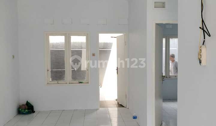 Quick Sale Below Market Price House in Karawaci Area Near Gading Serpong Tangerang 2