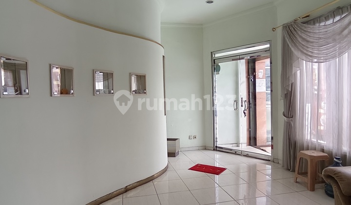Ruko Siap Huni Semi Furnish Pinggir Jalan Raya di Lokasi Strategis Pasar Baru Jakarta Pusat Ruko Siap Huni Semi Furnish Pinggir Jalan Raya di Lokasi Strategis Pasar Baru Jakarta Pusat
