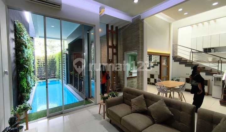 For Rent: Townhouse in Jeruk Purut Area, 4 Bedrooms / 2.5 Floors, Building Area 250m², Rental Price 275 Million per Year.