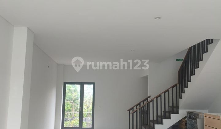 Wide 5.8m² Shop House on Main Road Mahendradatta, West Denpasar - Suitable for Office & Warehouse 2