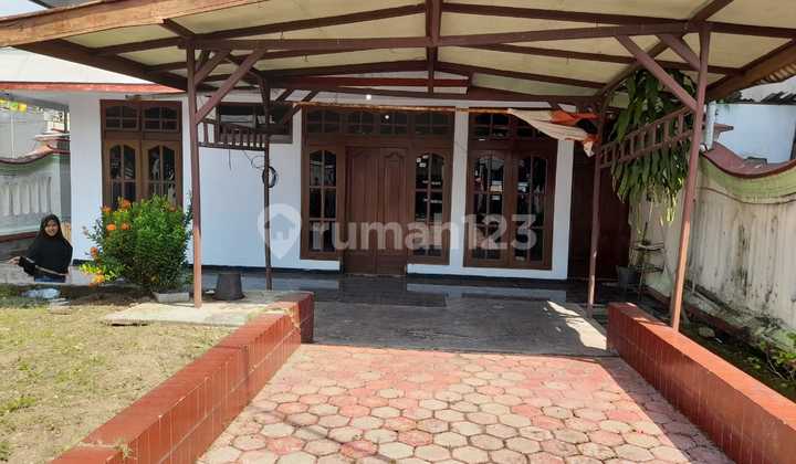 Rumah Luas Tanah 316 M² Hadap Timur Di [lokasi Prima]! Harga 1.7 Milyar Nego Keras!