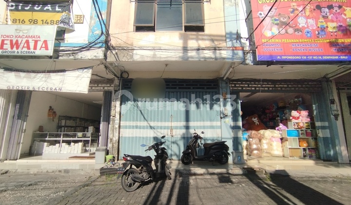 3-Story Shop House Ready for Strategic Contract on Diponegoro Street - Only 90 Million/Year! 3-Story Shop House Ready for Strategic Contract on Diponegoro Street - Only 90 Million/Year!