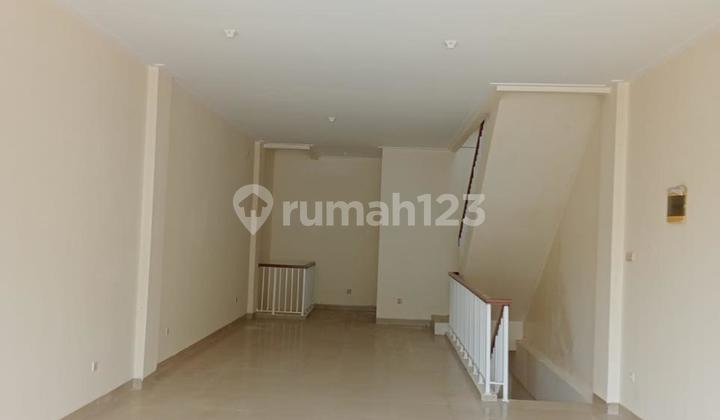 Ruko di Green Lake City Hadap Grand Lucky