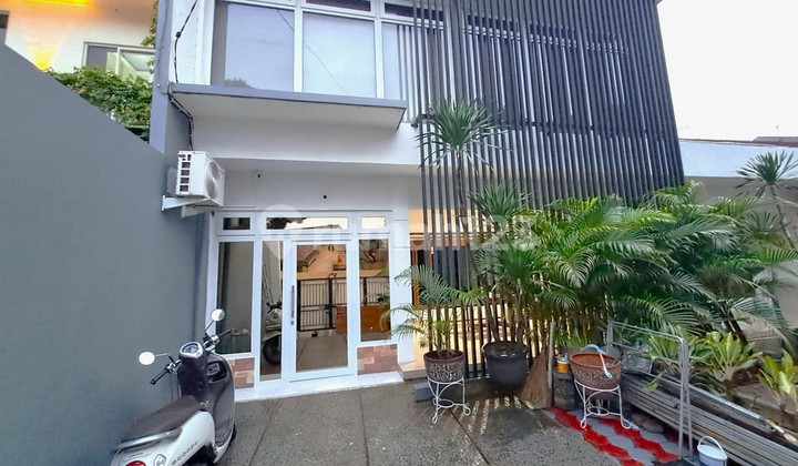 For Rent 2-story pavilion house for office, Strategic location in Kebayoran Baru, South Jakarta "Direct Owner"