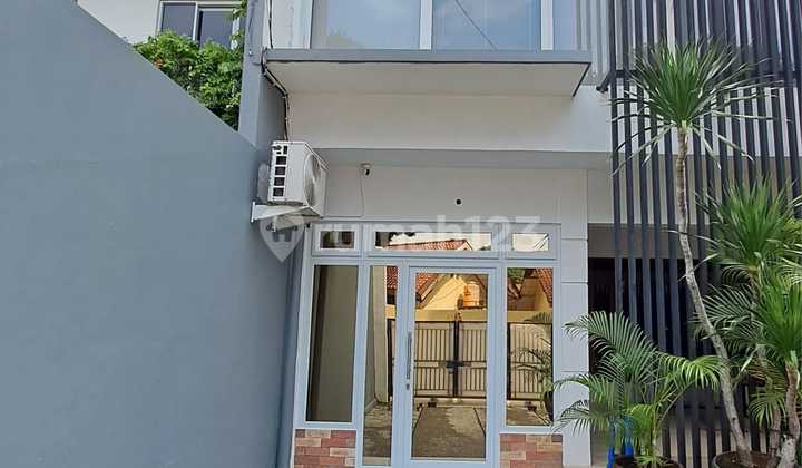 For Rent 2-story pavilion house for office, Strategic location in Kebayoran Baru, South Jakarta "Direct Owner"
