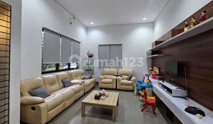 Disewakan Rumah Mandiri 3 Lantai Di The Icon Cosmo Bsd 