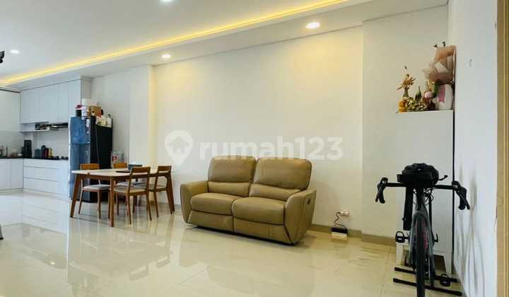 Rumah Bagus Baru Renovasi 2 Lantai Full Di Green Ara Residence Dekat Summarecon Crown Gading Bekasi  2