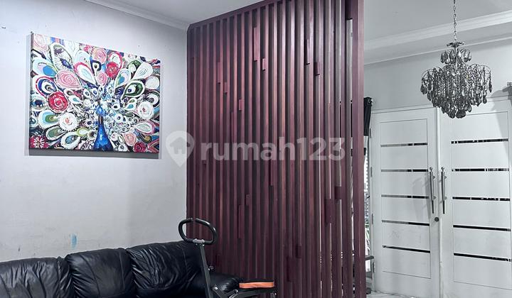 Rumah 2 Lantai Full renov di Cluster Heliconia - Harapan Indah, Kota Bekasi Barat 2