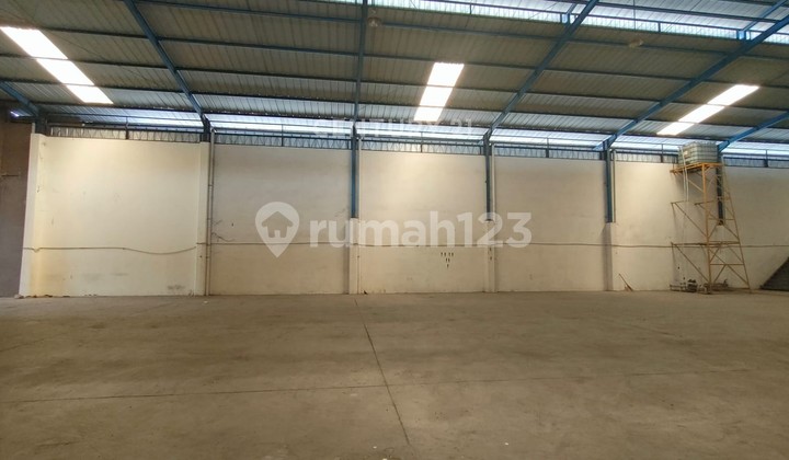 Ready-to-Use Strategic Warehouse Building in Meruya, West Jakarta Ready-to-Use Strategic Warehouse Building in Meruya, West Jakarta