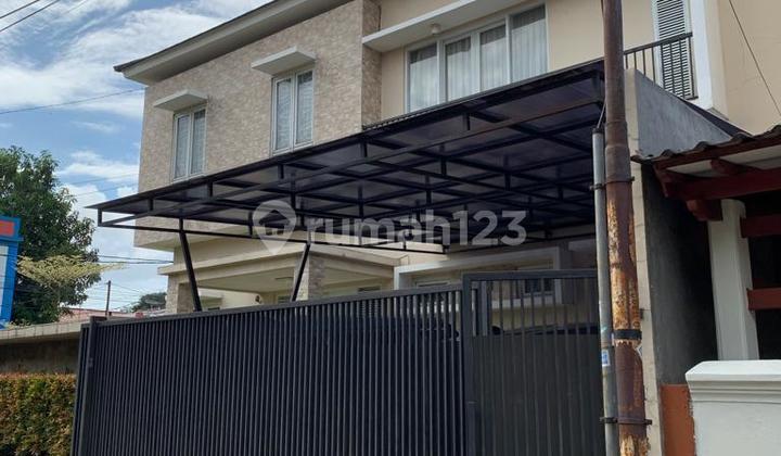 Semi-Furnished Hook House Ready to Occupy in Jatibening 1 Complex