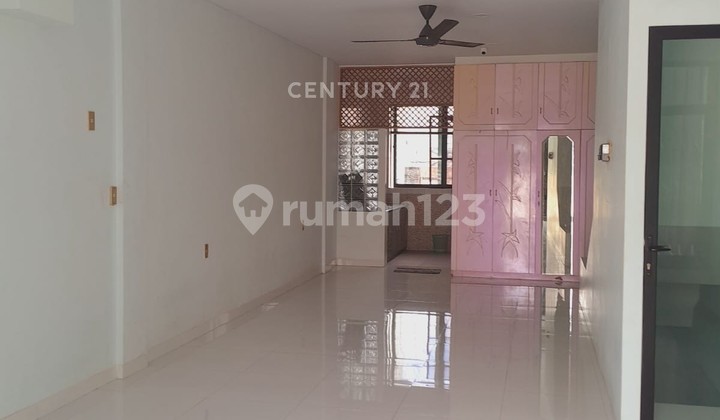 For Rent: Shop House in Mangga Dua Selatan, Central Jakarta For Rent: Shop House in Mangga Dua Selatan, Central Jakarta
