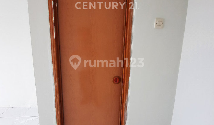 Kios for Rent, Busy Location, Flood-Free, in Pejuang Complex, Bekasi. 2