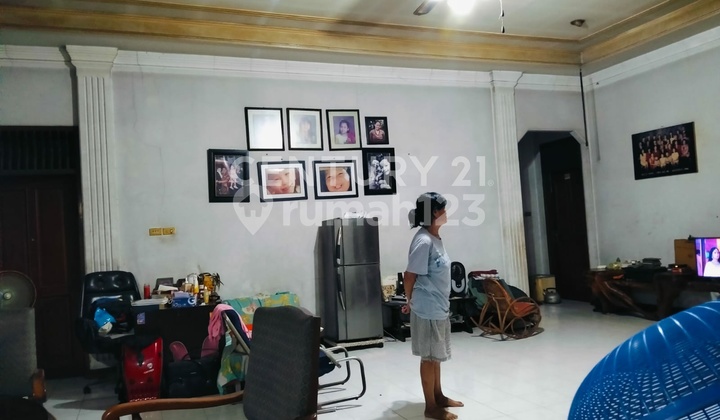 FOR SALE Old House in a Strategic Location, Main Road Cawang 2