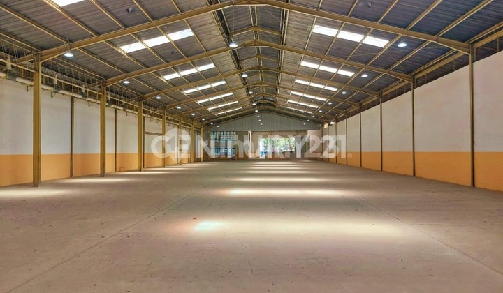 Warehouse on Jl Sri Sultan Hamengku Buwono, Ujung Menteng, Jakarta Warehouse on Jl Sri Sultan Hamengku Buwono, Ujung Menteng, Jakarta