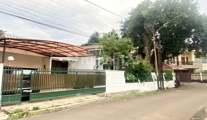 Hook House in Loka Indah Complex, Warung Buncit, South Jakarta