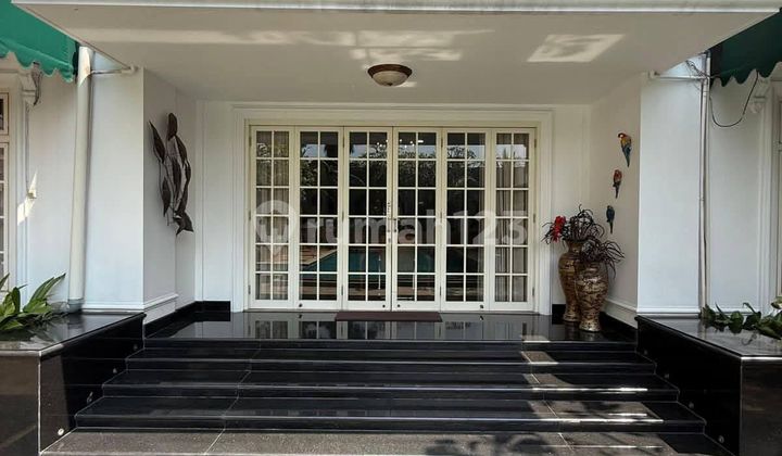 Rumah Mewah Cireundeu Tangerang Selatan Furnish Swimming Pool