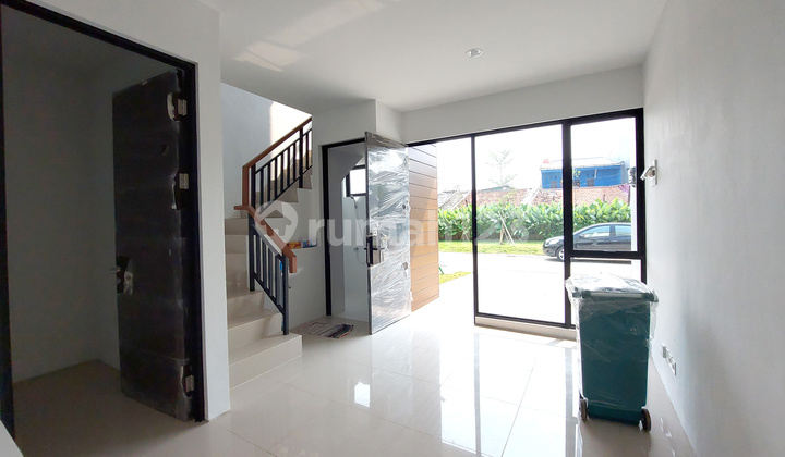 Jual Rumah Cantik Baru Renov, Citra Garden Puri. (4 AC 1/2 Pk + 1 AC 1 Pk) Fasilitas Perumahan Ada Gym, Swimming Pool, Taman. Cocok untuk Keluarga & Semi Furnished. SHM. Hubungi Kami untuk Nego!! 2