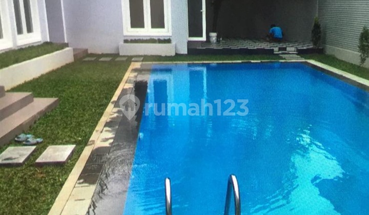 Selling at a Loss Elite House in Kemang Below Market Price!!! Has a Swimming Pool! Comfortable Environment Close to Famous Malls! Flood-Free, Freehold Title. Contact Us Immediately, We'll Help Negotiate Until a Deal!!! 2