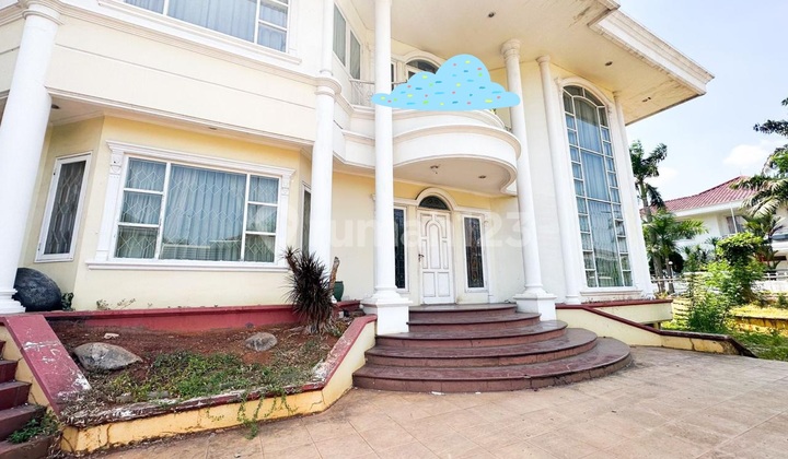 Jual Cepat!! Rumah Hook Pasti Cuan! Bebas Banjir Semi Furnished Termasuk Mini Bar Jalan Muat 4 Mobil! Intercon Komplek Perumahan Kebon Jeruk. Ayo Segera Hubungi Kami!