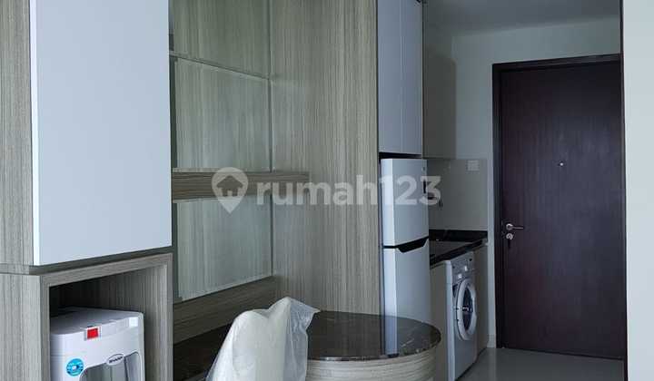 Disewakan Apartemen Nyaman Puri Mansion Type Studio Tower Amethyst, Full Furnished dengan View Kolam Renang! Cocok Bagi yang Suka Bersantai! Ayo Hubungi Kami untuk Info Lebih Lanjut!! 2