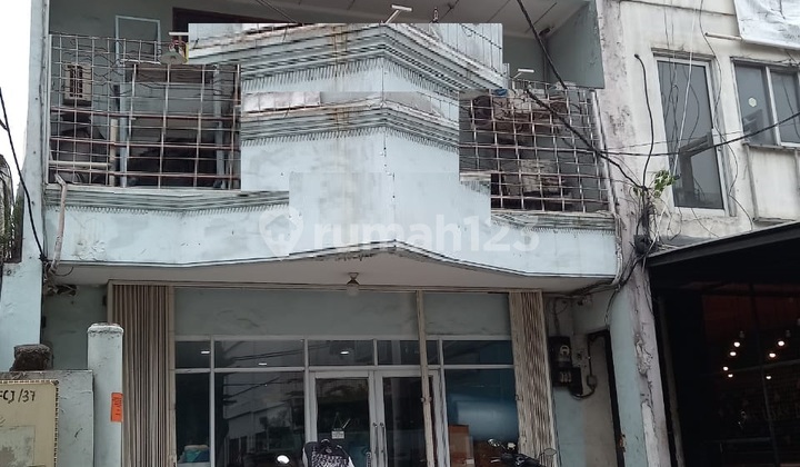 Quick Lease of Good Shophouses, Definitely Profitable in Meruya Beside Mercu Buana Campus, Suitable for Business, Affordable Price. Quick Lease of Good Shophouses, Definitely Profitable in Meruya Beside Mercu Buana Campus, Suitable for Business, Affordable Price.
