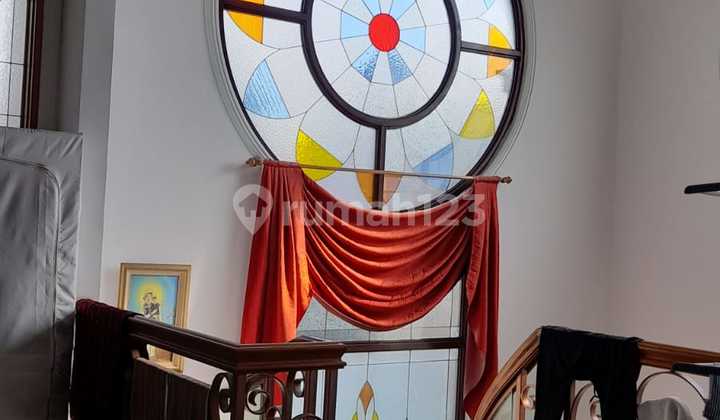 Jual Cepat ! Rumah Cantik Permata Buana Lokasi Hook Lantai Full Granite Furnished All Good Condition 2