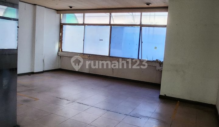 For Quick Sale: Strategic 4-Story Shop House on Pangeran Jayakarta, Corner Position. 2