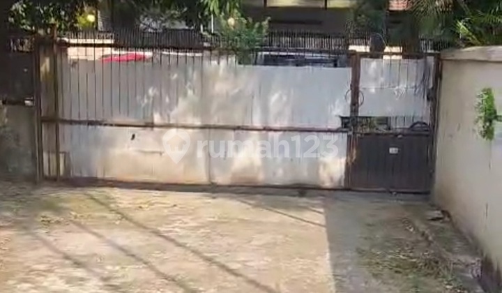 For Sale, Large and Spacious Boarding House, Strategic Location on the Side of a Main Road 2