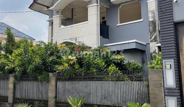 Dijual Cepat Rumah 2 Lantai Mewah, Rapih dan Cantik di Perumahan Galaxy Bekasi Posisi Hook