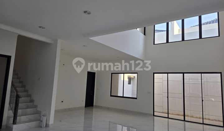 Disewakan Rumah Brand New 2 Lantai di Villa Pasir Putih Pik