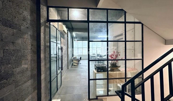 For Rent: Shop House in Elang Laut PIK 6, Semi-Furnished, with Elevator.