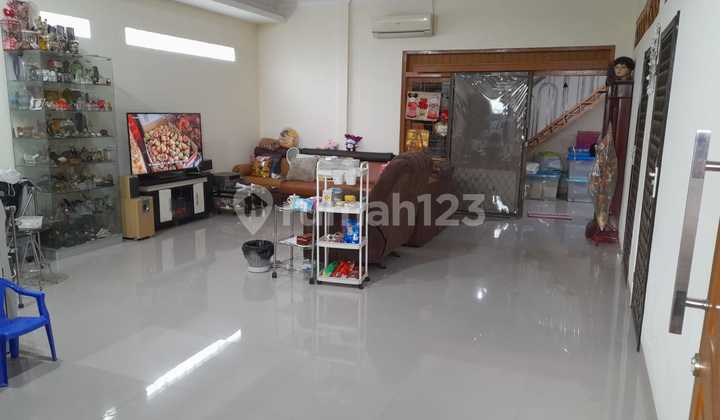 Dijual Rumah di Mangga Besar 2 Lantai Siap Huni Type 2+1 Br