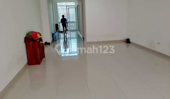 Disewakan Ruko 3 Lantai di Shibuya Pik Hadap Dalam Siap Huni