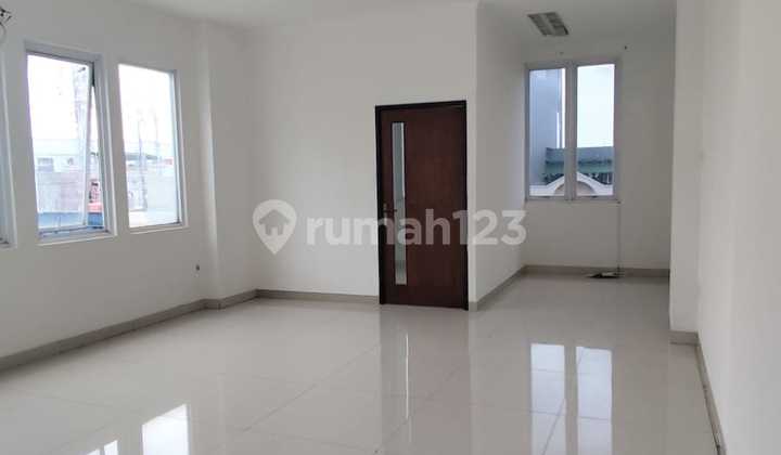 Disewakan Ruko 5 Lantai di Muara Karang Ada Lift Hadap Utara Disewakan Ruko 5 Lantai di Muara Karang Ada Lift Hadap Utara