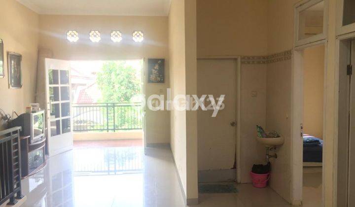 tampak depan rumah 2 lantai di palm
