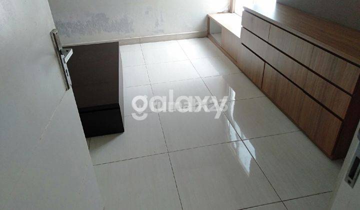 tampak depan rumah murah jade hamlet menganti